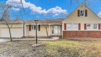 Main picture of 1001 S Mattis Ave