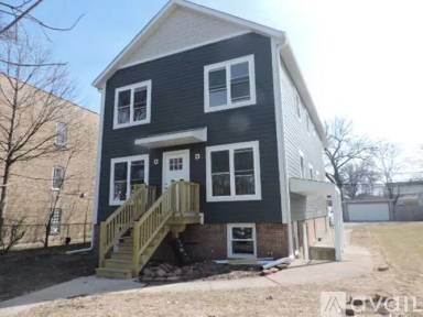 Main picture of 2002 Emerson St