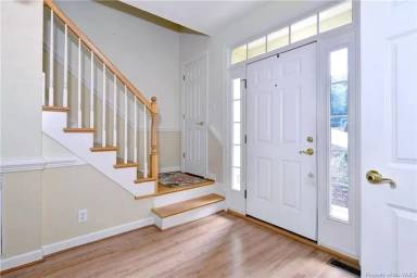 Main picture of 109 Doral