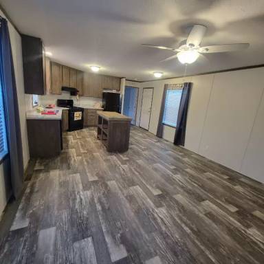 Main picture of Holiday Mobile Home Court