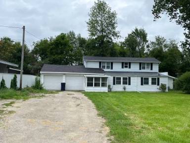 Main picture of 912 W Winona Ave