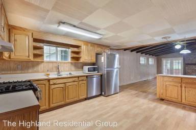 Main picture of 2905 Davis Rd