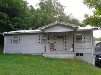 Main picture of 704 Love Hollow Rd