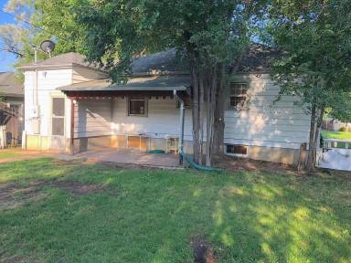 Main picture of 2410 S Williams St