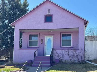 Main picture of 322 E 2nd St