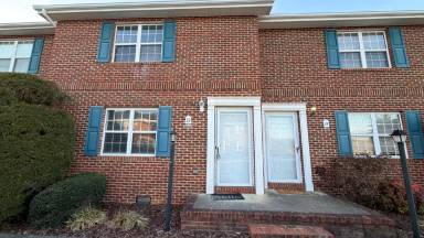 Main picture of 23 Lexington Ct