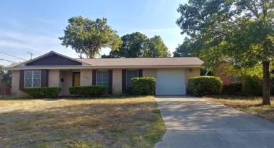 Main picture of 302 Green Meadow Blvd