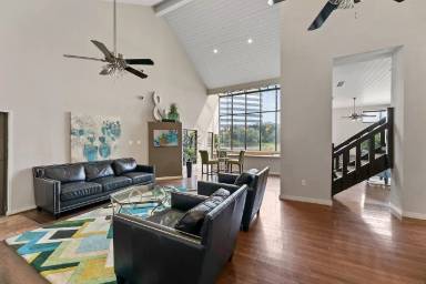 Main picture of Lakeside Apartments