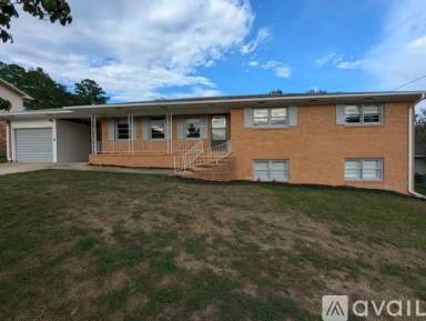 Main picture of 322 Forest Hill Dr