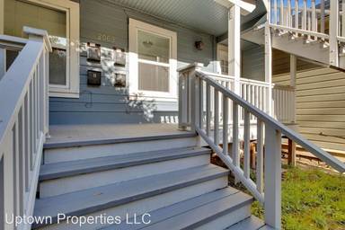 Main picture of 2069 SW Park Ave