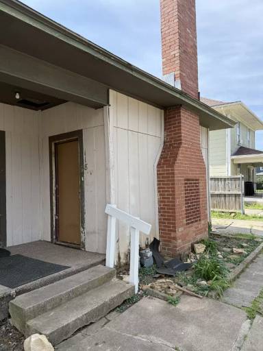 Main picture of 118 4th Ave NW