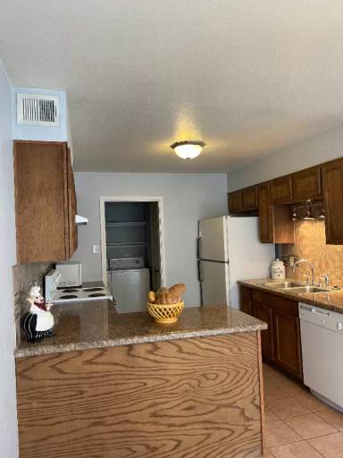 Main picture of 956 Park Meadow Dr