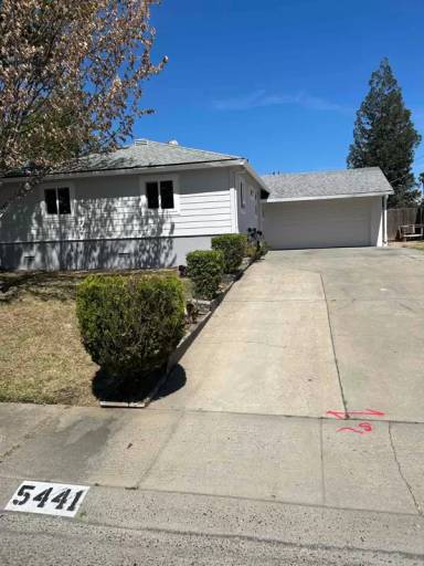 Main picture of 5441 Poplar Blvd