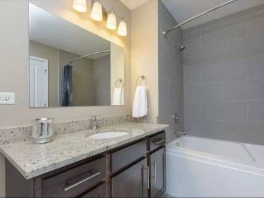 Main picture of 2289 S Michigan Ave
