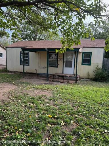 Main picture of 2541 S 21st St