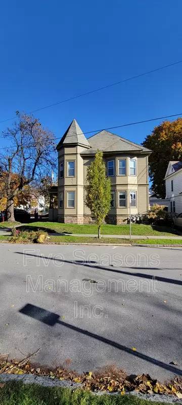 Main picture of 75 Loomis St