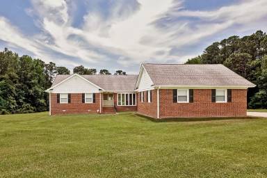 Main picture of 329 Eddies Ln
