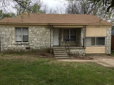 Main picture of 2208 NE 25th St