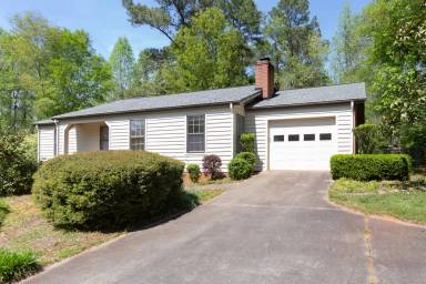 Main picture of 225 Holcomb Dr