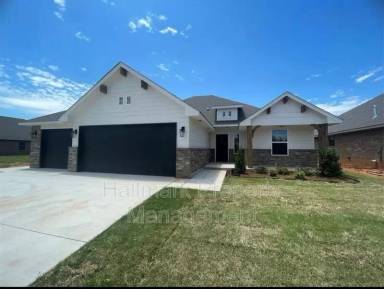 Main picture of 5001 Misty Wood Ln