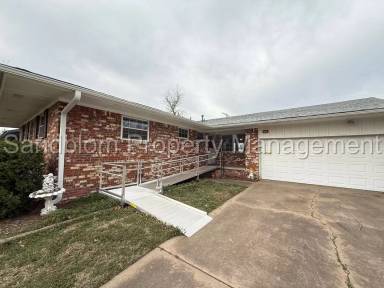 Main picture of 2908 S Braden Ave