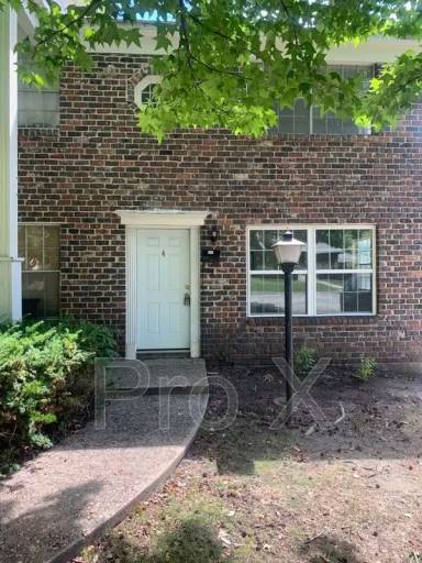 Main picture of 1011 S Jefferson St