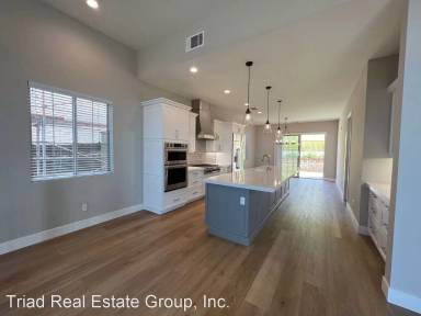 Main picture of 4080 Hillside Dr