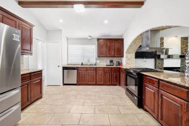 Main picture of 310 Overland Dr