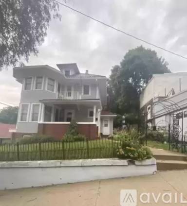 Main picture of 121 17th St