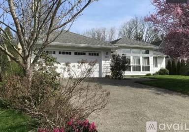 Main picture of 1022 Cherry Ave NE
