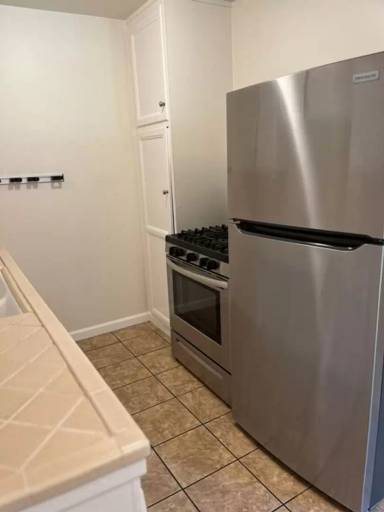 Main picture of 270 E Vernon St