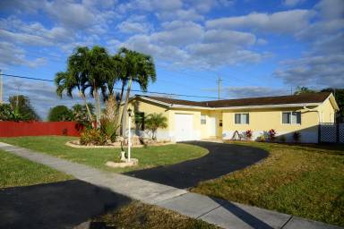 Main picture of 6903 Rio Pinar