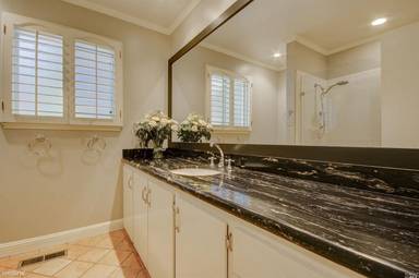 Main picture of 10 Catalpa Ave