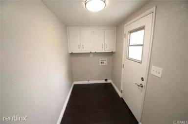 Main picture of 740 W 13th St