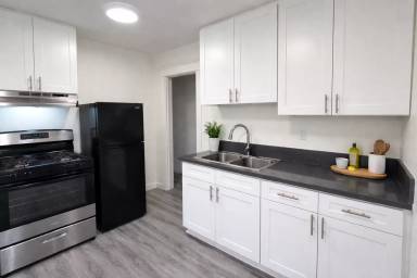 Main picture of 415 W Pine St