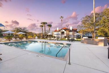 Main picture of Lenox Cove