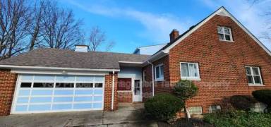 Main picture of 21329 Lake Shore Blvd