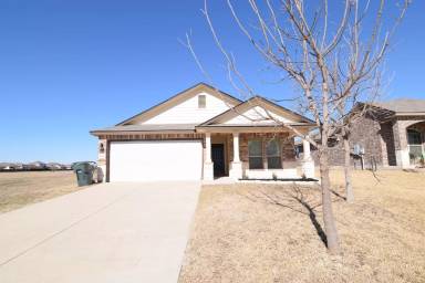 Main picture of 8494 Lake Pointe Dr