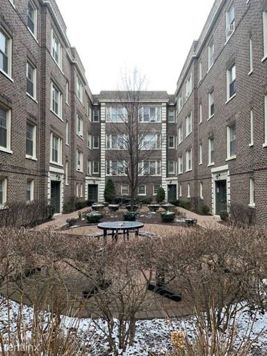 Main picture of 429 N Lombard Ave