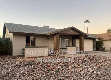 Main picture of 2021 E Oxford Dr