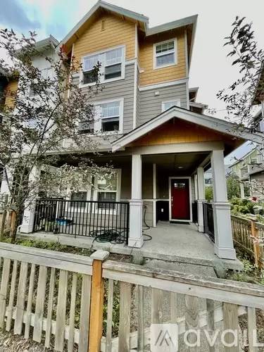 Main picture of 3450 SW Graham St
