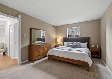 Main picture of 2402 Pond View Dr