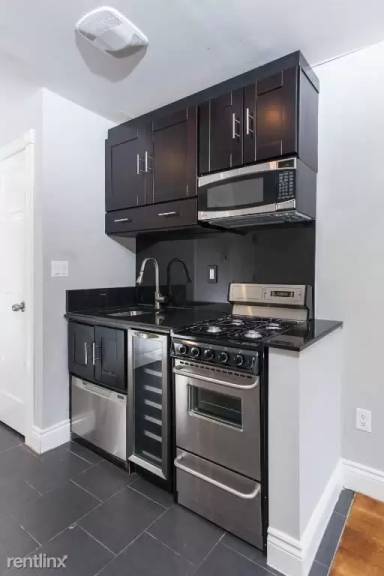 Main picture of 521 E 5th St