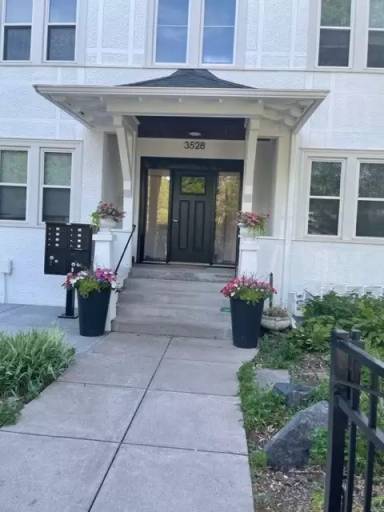 Main picture of 3528 Bloomington Ave