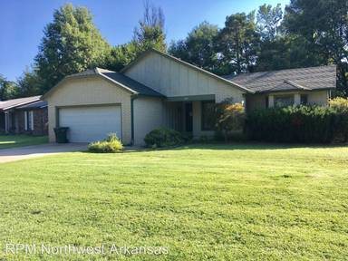 Main picture of 362 E Village Dr