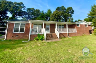 Main picture of 1409 W Parker Rd