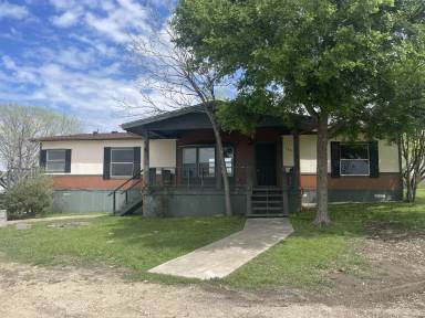 Main picture of 122 Roots Rd