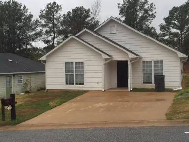 Main picture of 715 Pine Hill Ct