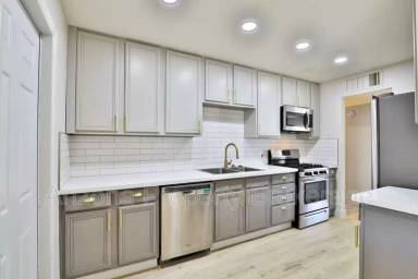 Main picture of 1304 W 6th St
