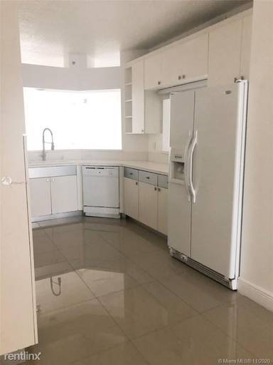 Main picture of 10750 NW 66th St